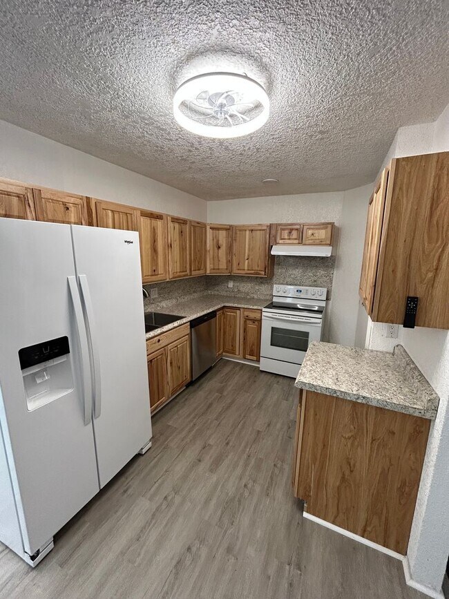 Building Photo - Quaint 3 Bedroom, 1 Bath Home in NW McMinnville