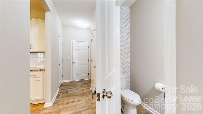 Building Photo - 8550 River Ridge Dr