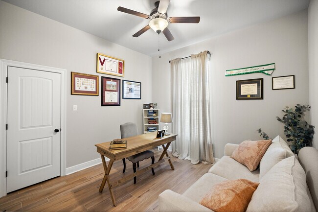 Building Photo - 212 Blaze Blvd