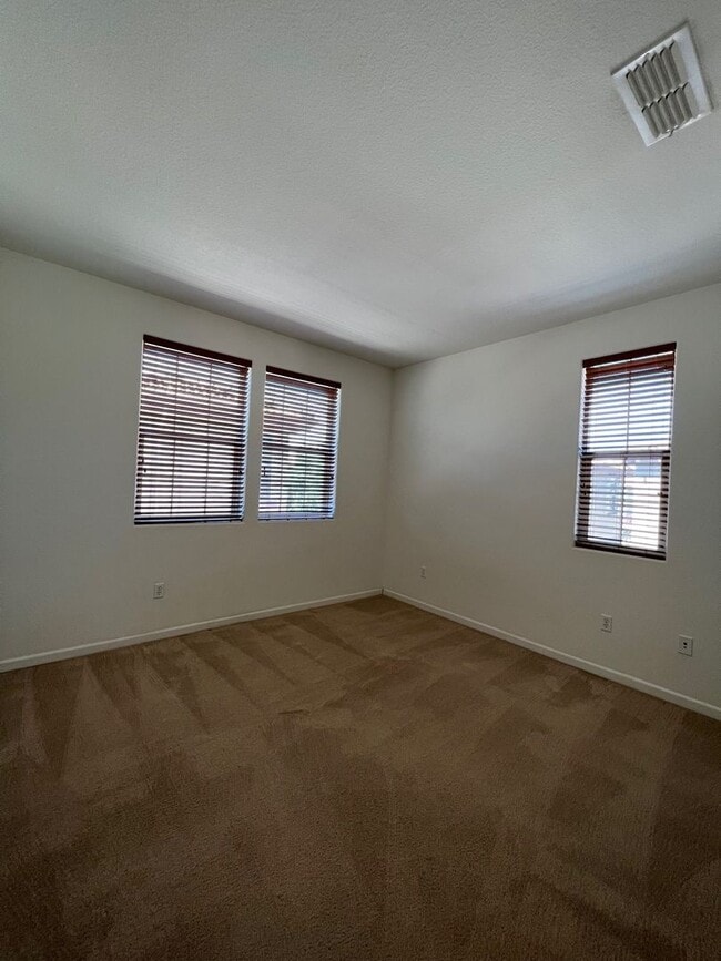 Building Photo - Desirable 4 Bed 3 Bath 2-Story Home in Folsom