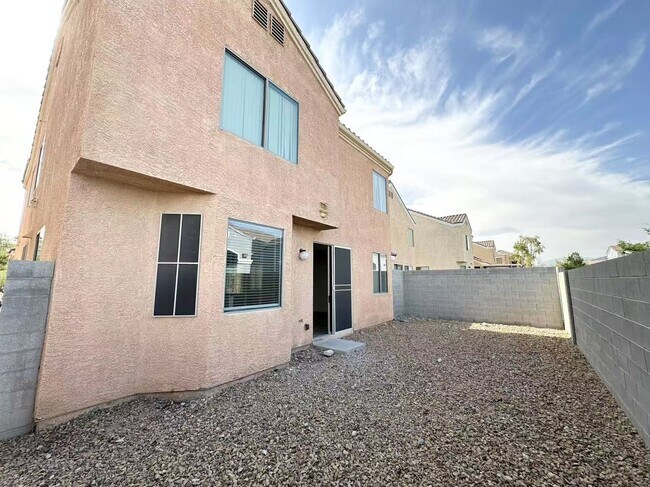 Building Photo - Beautiful two-story- single-family home