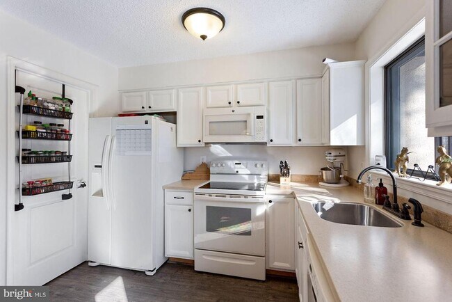 Building Photo - 2104 Cartwright Pl