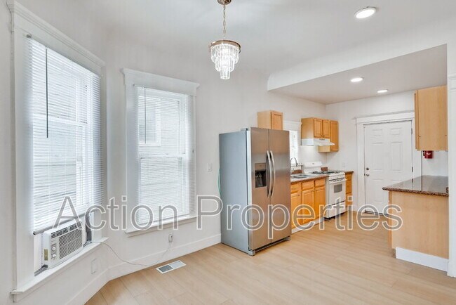 Building Photo - 241 N 12th St