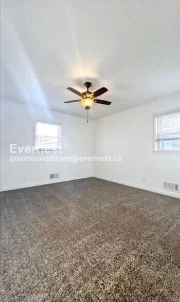 Building Photo - 10827 Beacon Ave