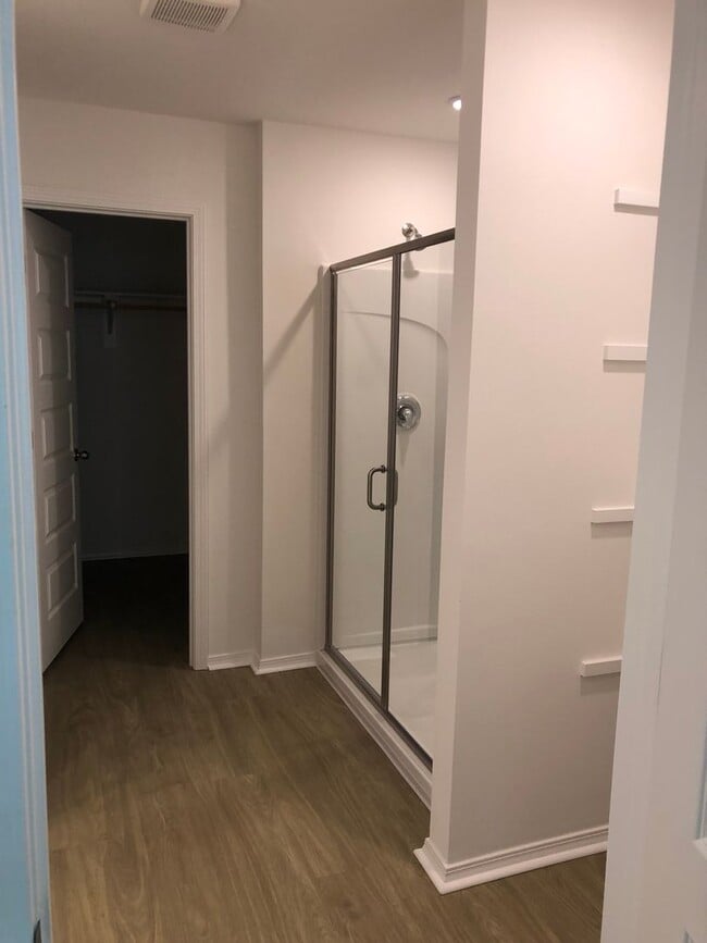 Building Photo - Rare 4 Bedroom For Rent
