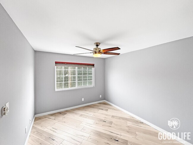 Building Photo - Beautiful 2BD/2BA W/ Reserved Parking and In-Unit Laundry in North Park!