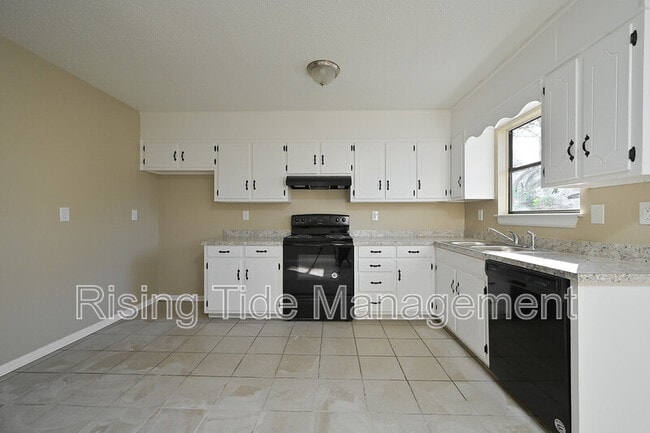 Building Photo - 436 10th Ct