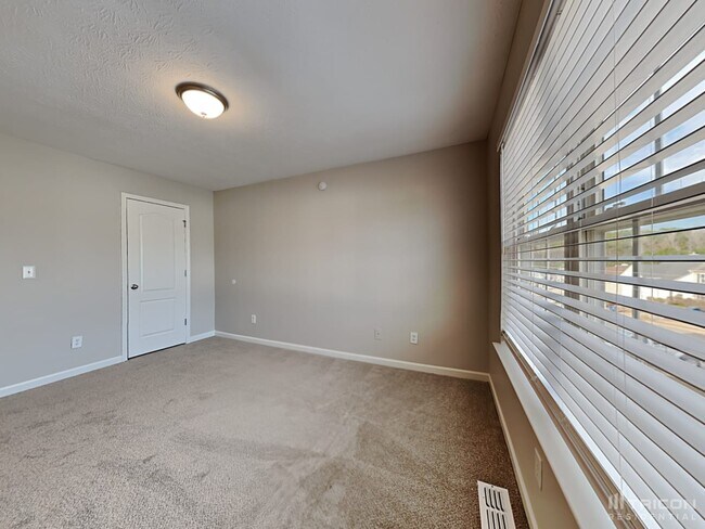 Building Photo - 140 St Ann Cir
