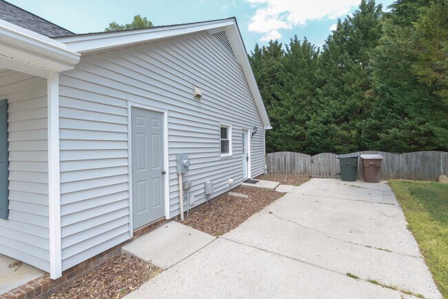 Building Photo - APPLICATIONS PENDING! Maintenance-free 3 b...