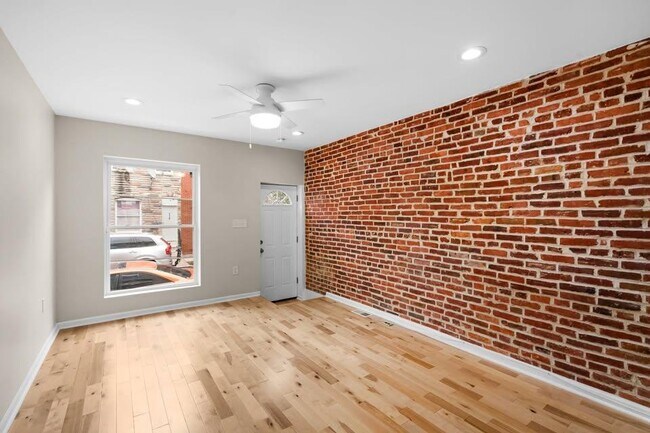 Building Photo - 118 N Curley St
