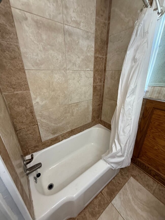 Building Photo - Charming Historic Highland Rental – 3BR, 2...