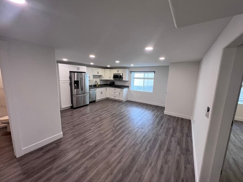 Building Photo - 8848 Daisy View Ln