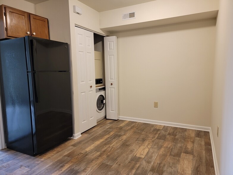 Building Photo - 665 Brunnerville Rd