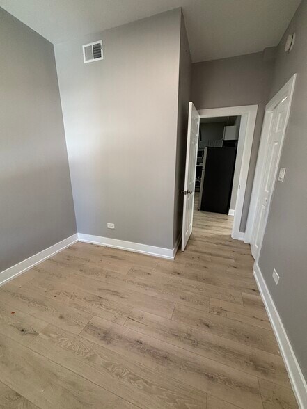 Building Photo - 3850 W Hirsch St