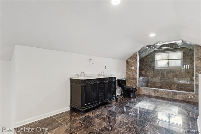 Building Photo - 23944 Fordson Dr