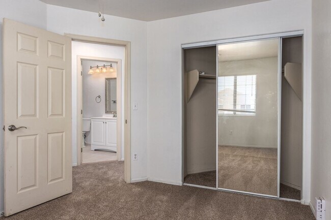 Building Photo - Ahwatukee Foothills Home in Prime Location!