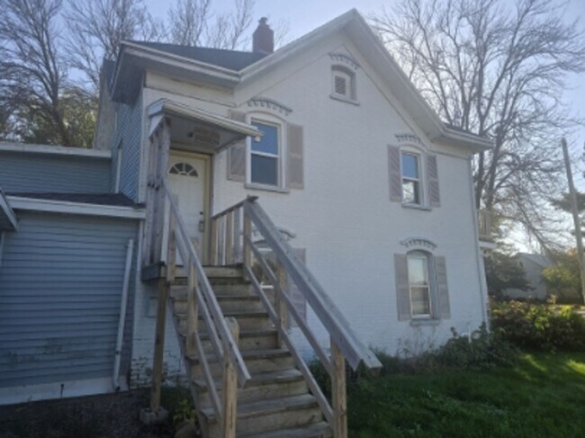 Building Photo - 406 N Bridge St