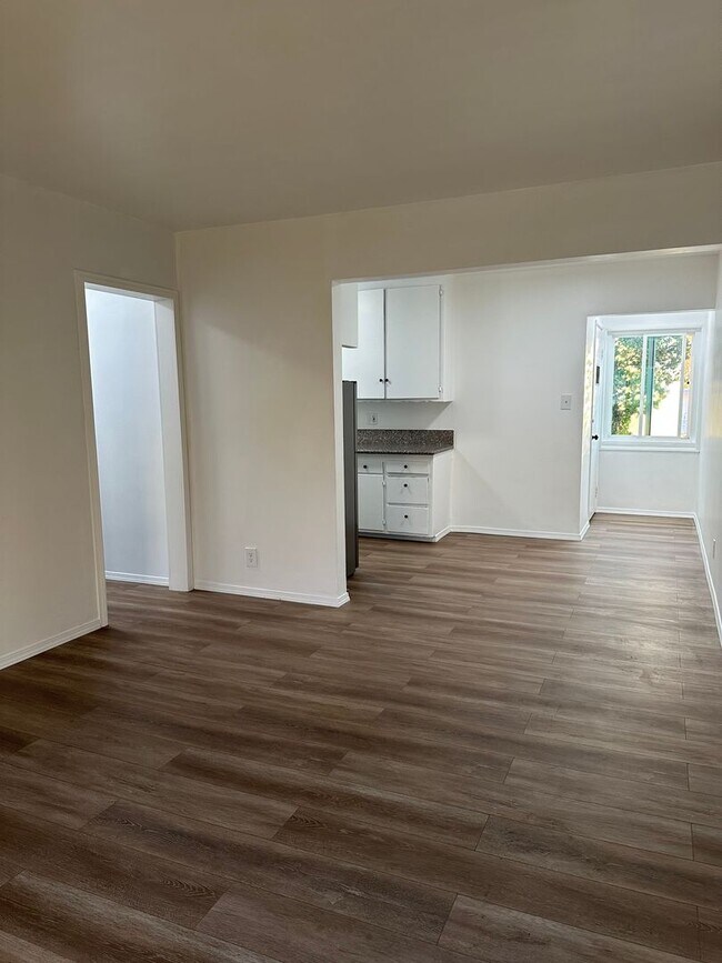 Building Photo - Maclay, 13222-13226