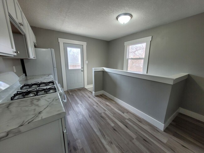 Building Photo - Renovated (in 2024!) two bedroom home, hard surfaces throughout!