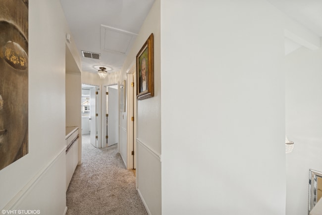 Building Photo - 707 Sturnbridge Ln