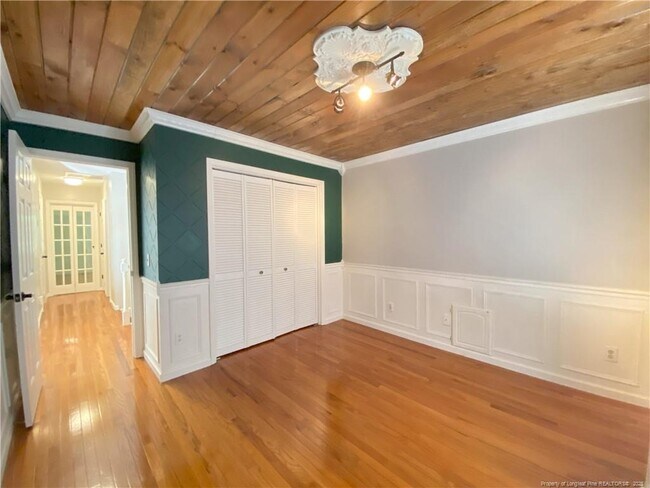 Building Photo - 462 Crown Point