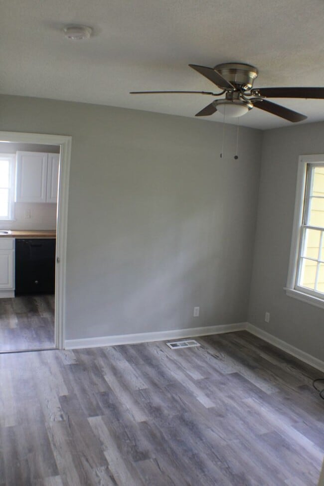 Building Photo - Your Cottage Awaits!