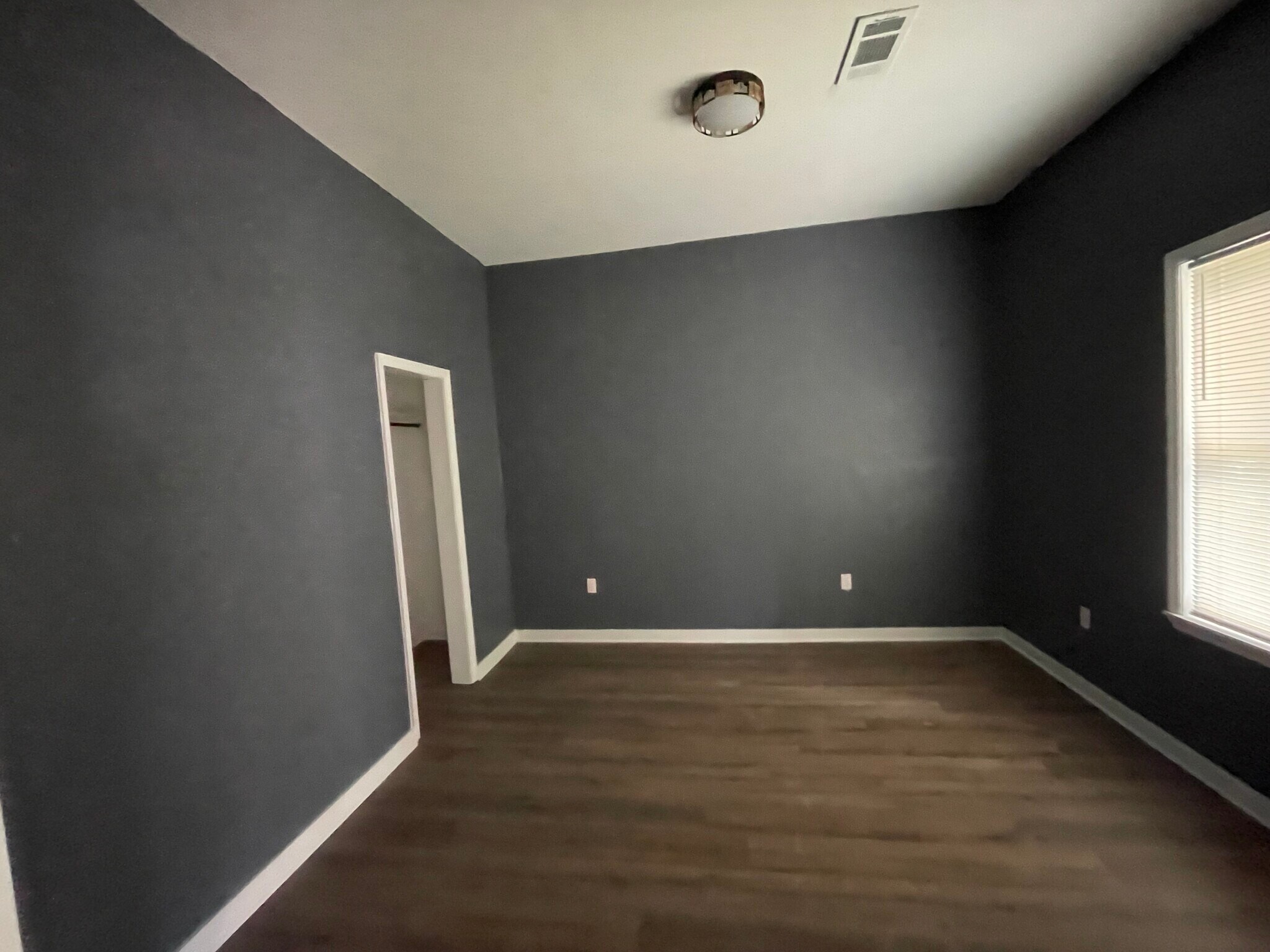 Building Photo - 1519 W 46th St