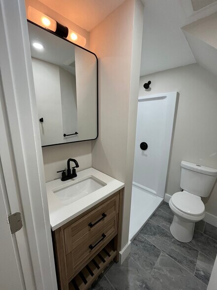 Building Photo - 17 M St