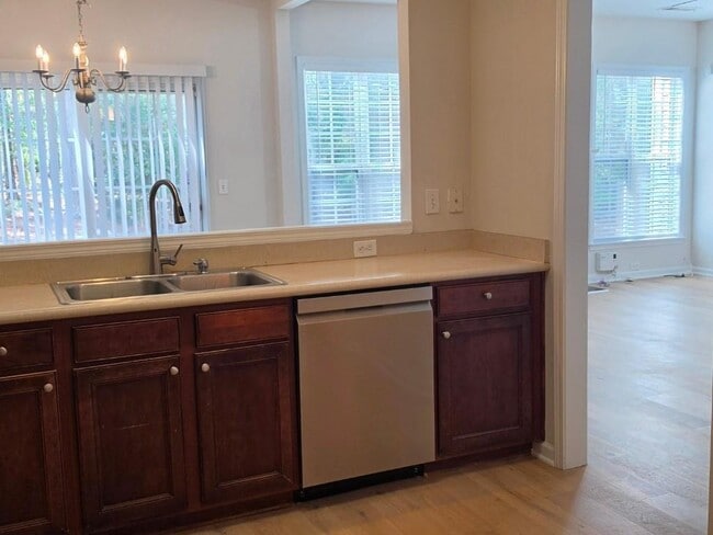 Building Photo - 2378 Fairlie Dr