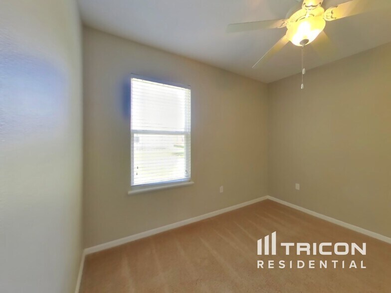 Building Photo - 1617 Tamarind Rd