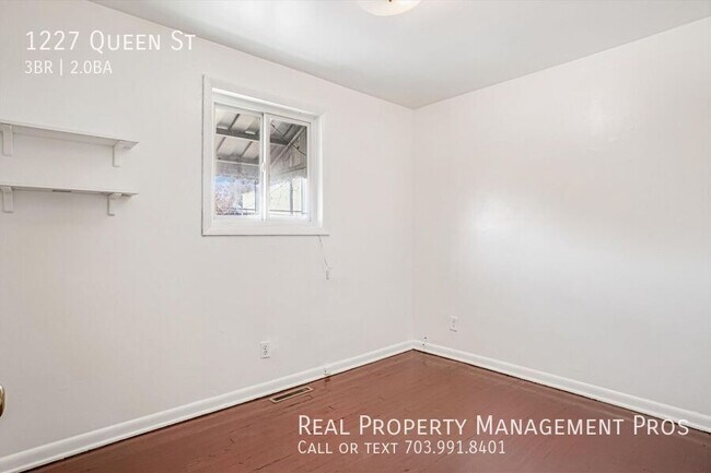 Building Photo - 1227 Queen St