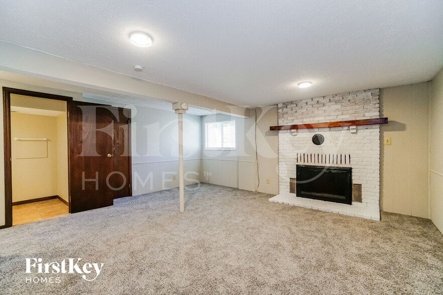 Building Photo - 627 Presidential Way