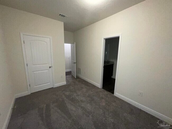 Building Photo - 5065 Peach Dr