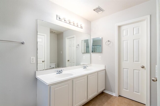 Building Photo - 215 N Burberry Park Cir