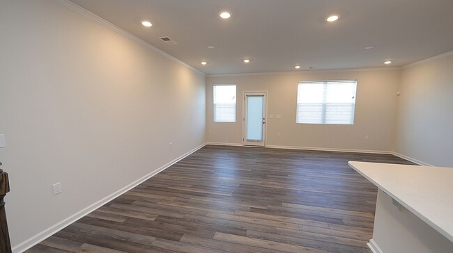 Building Photo - Townhome for Rent with One-Car Garage Clos...