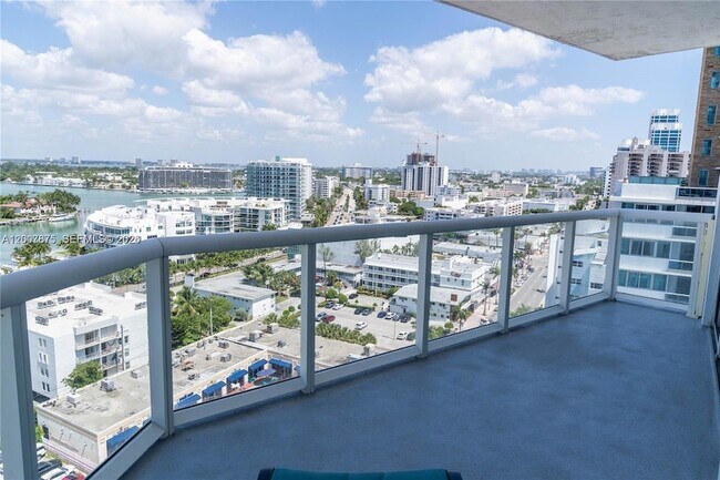 Building Photo - 6515 Collins Ave