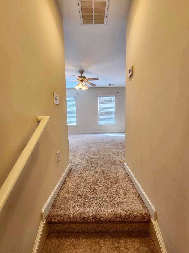 Building Photo - 909 Looking Glass Ct
