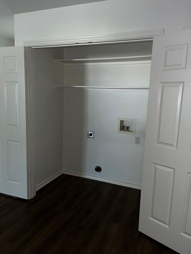 Building Photo - 2010 Seabiscuit Trce