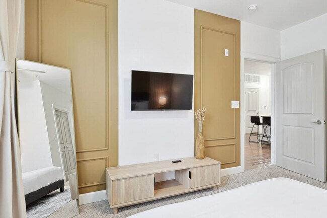 Building Photo - 5725 Town and Country Blvd