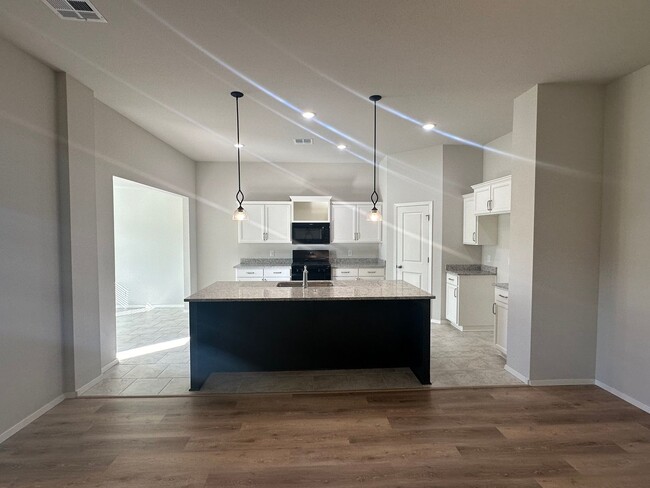 Building Photo - New - 4 bedroom in Bixby - Gated Community