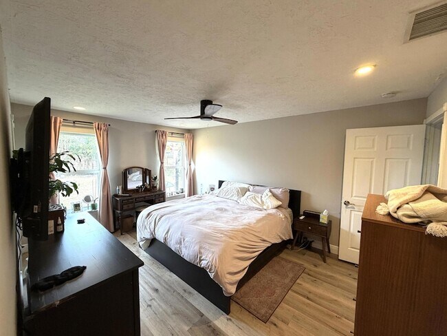 Building Photo - 4492 Brook Dr