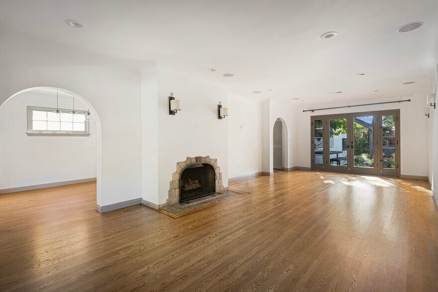 Building Photo - 1169 S Sierra Bonita Ave