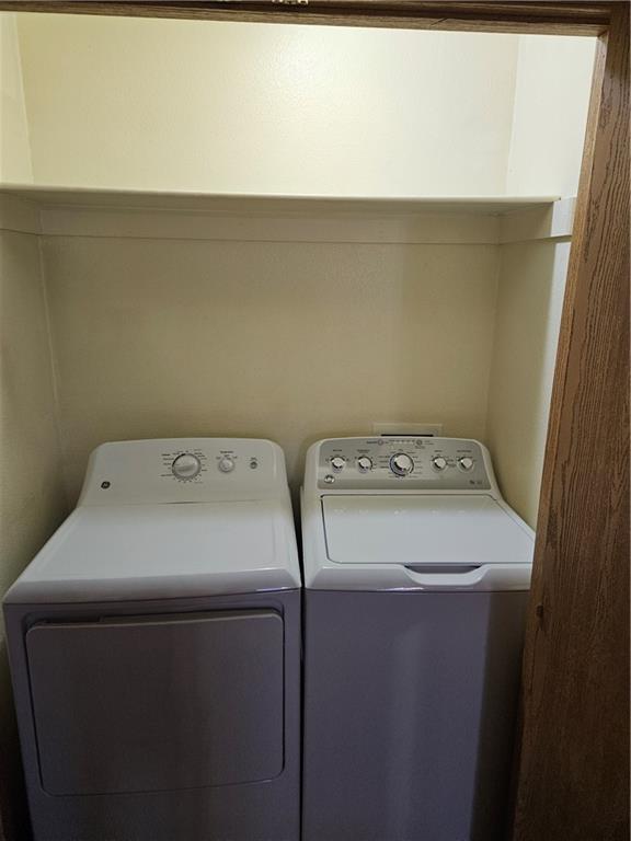 Building Photo - 616 Sadie Ln