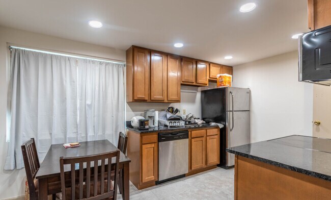 31 e 18th - 28-43 E 18th Ave