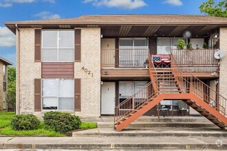 Building Photo - 4021 Briar Hollow Dr