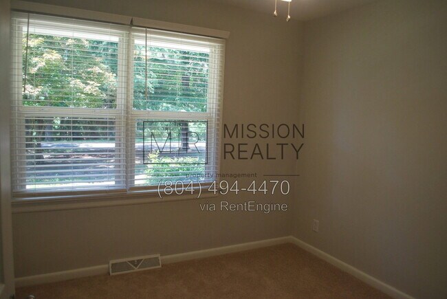 Building Photo - 8030 Willow Ave