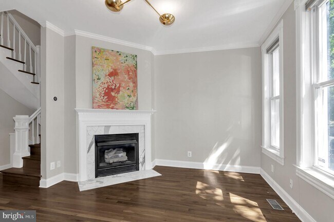 Building Photo - 117 15th St SE