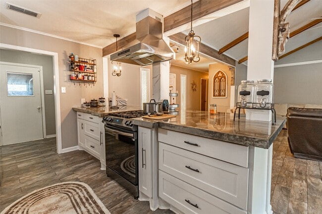 Building Photo - 635 W Church