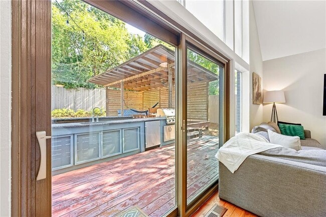 Building Photo - 235 Hillside Dr NW