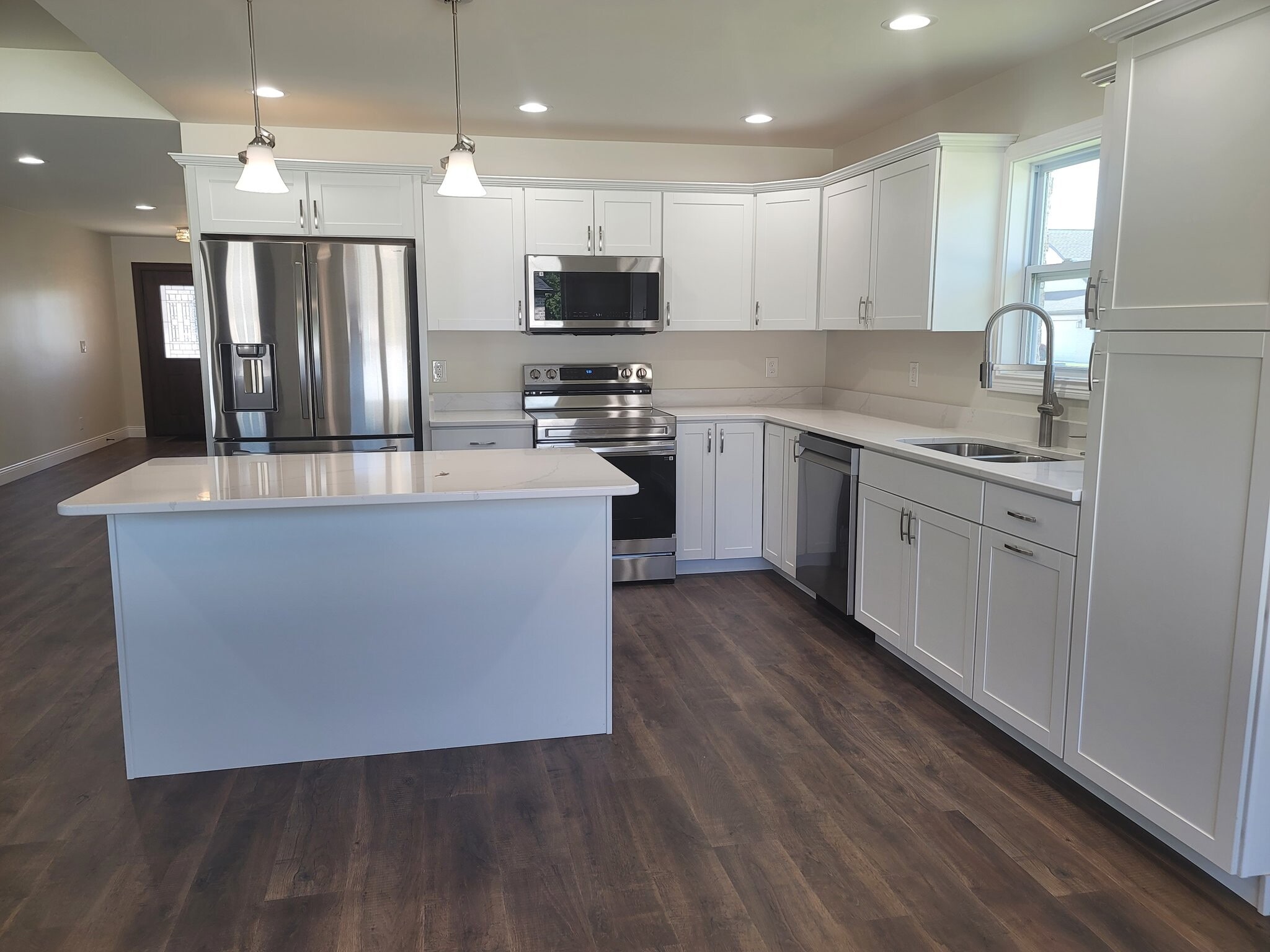 Building Photo - 3611 Sand Dr